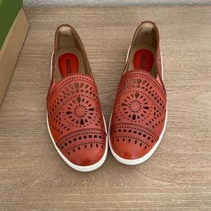 Earth • Shoes • Size 5.5